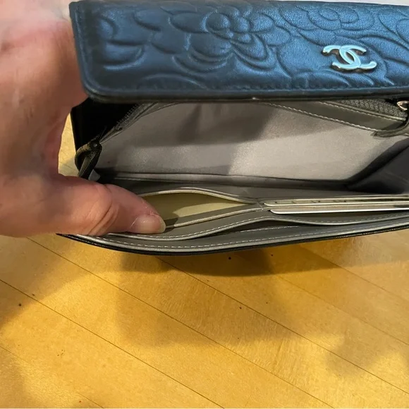 Authentic Chanel Camelia long wallet. - Picture 6 of 14
